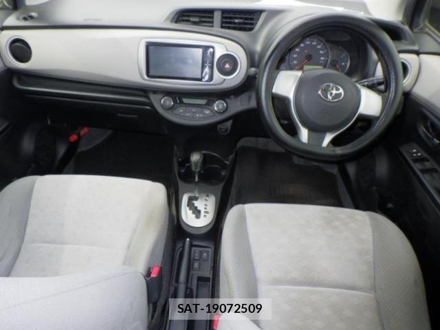 Toyota VITZ 2011-11 7686701-4