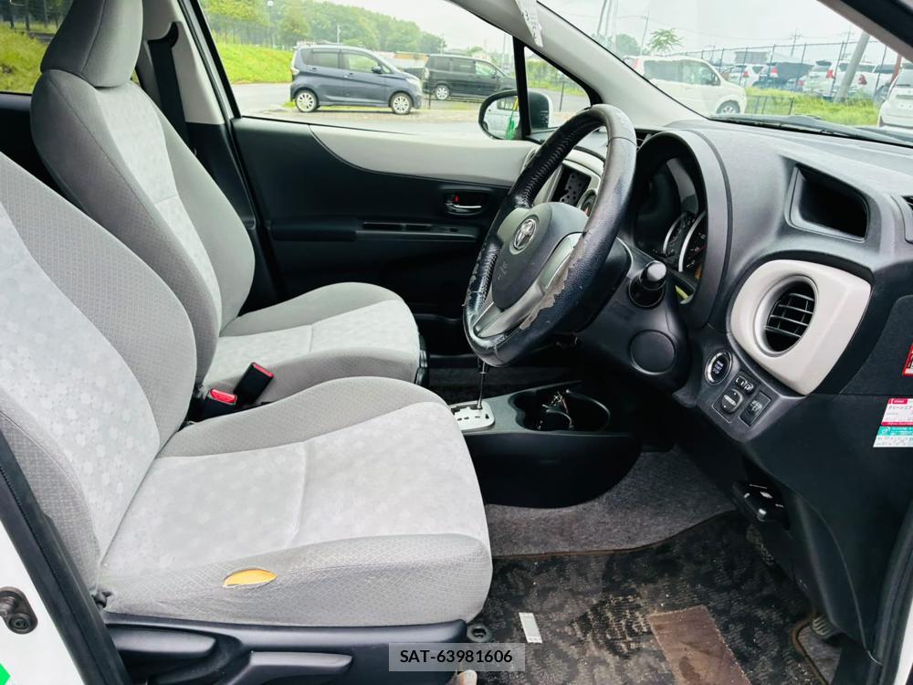 Toyota VITZ 2011-07 7496360-11
