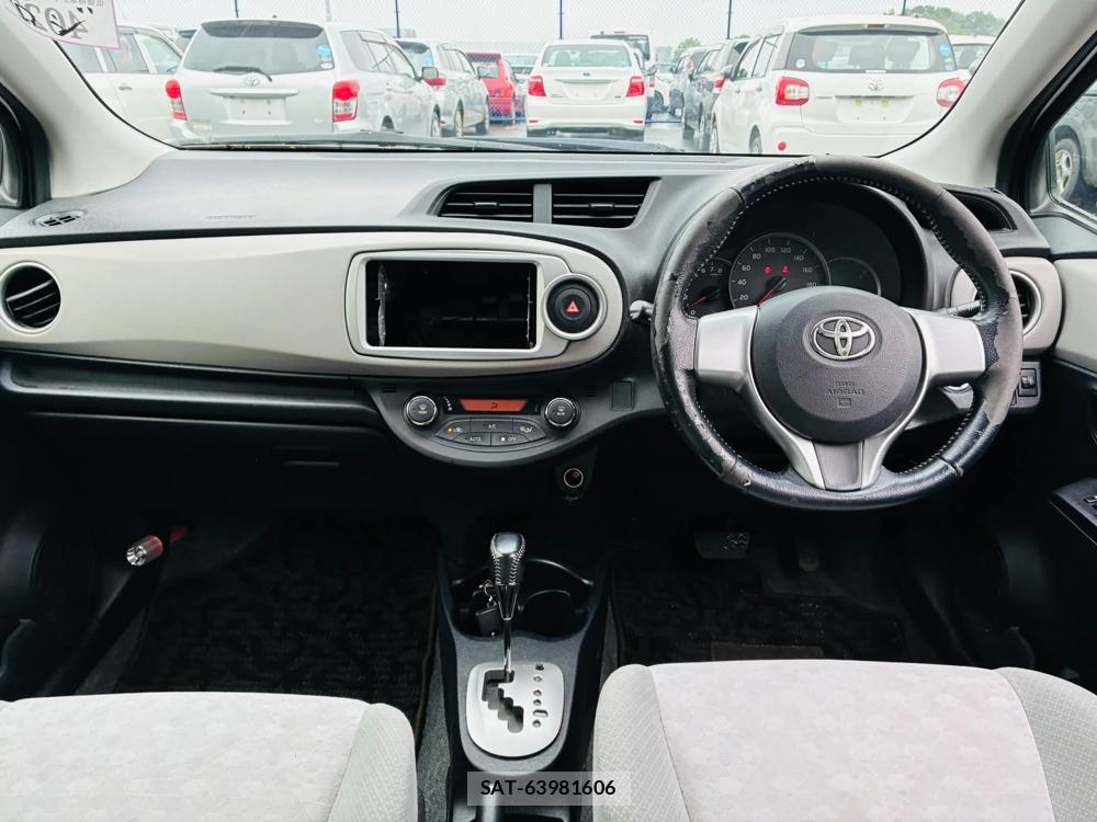 Toyota VITZ 2011-07 7496360-12