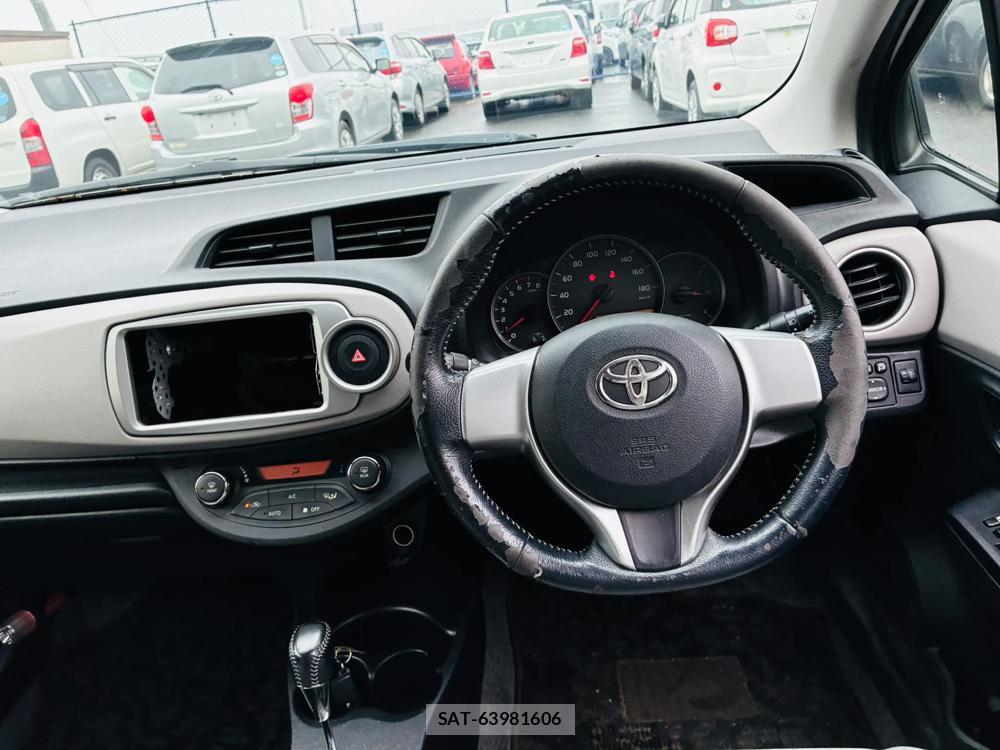 Toyota VITZ 2011-07 7496360-13