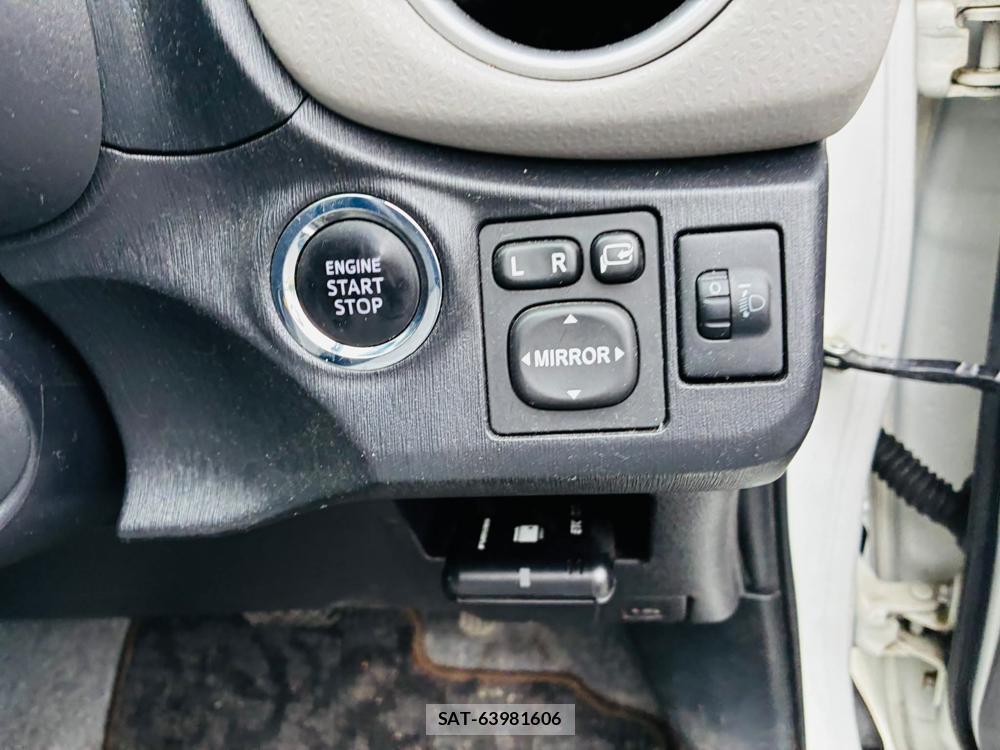 Toyota VITZ 2011-07 7496360-16