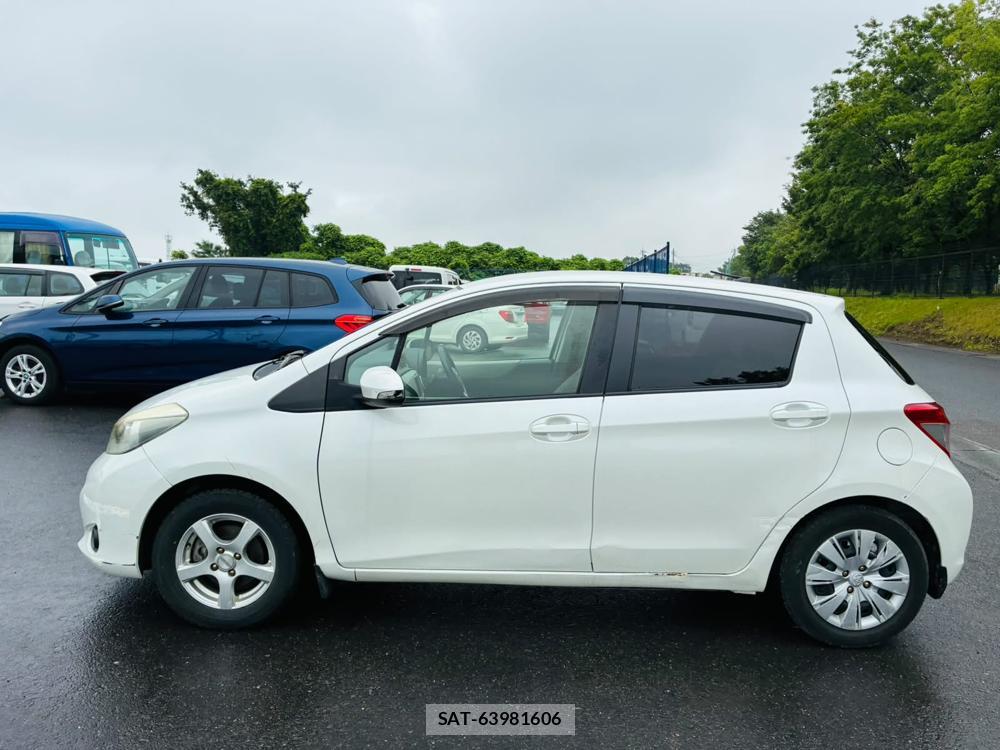 Toyota VITZ 2011-07 7496360-1