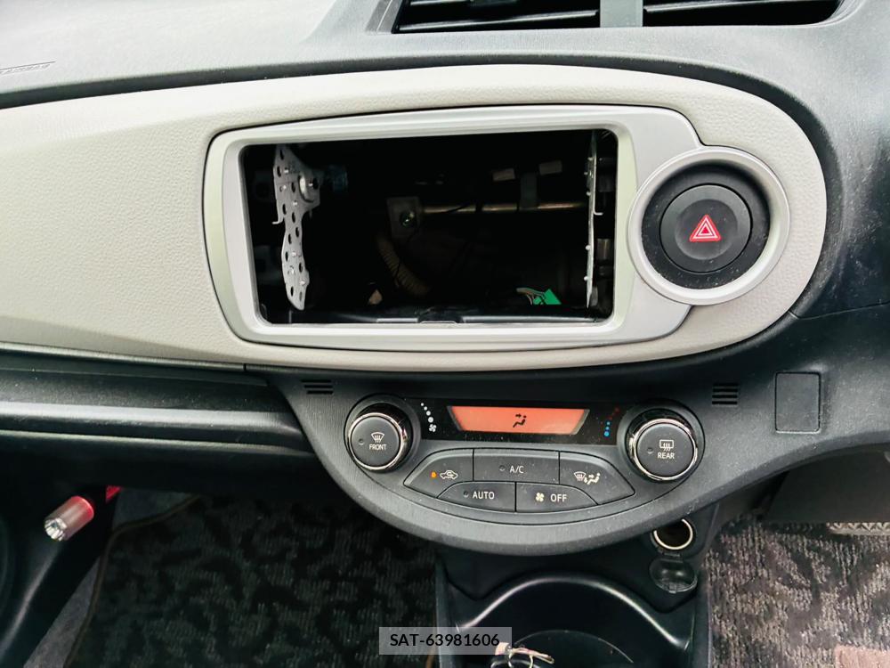Toyota VITZ 2011-07 7496360-19