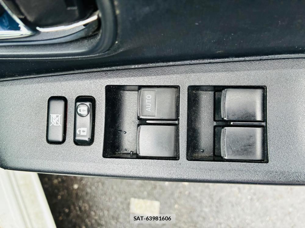 Toyota VITZ 2011-07 7496360-22