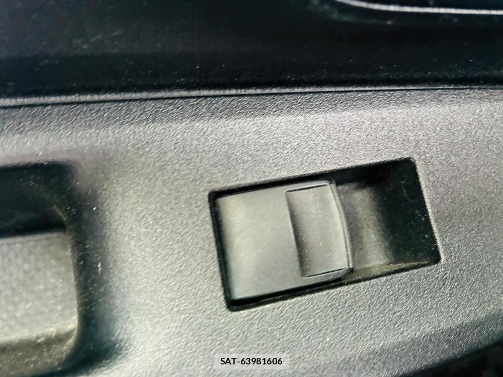 Toyota VITZ 2011-07 7496360-24
