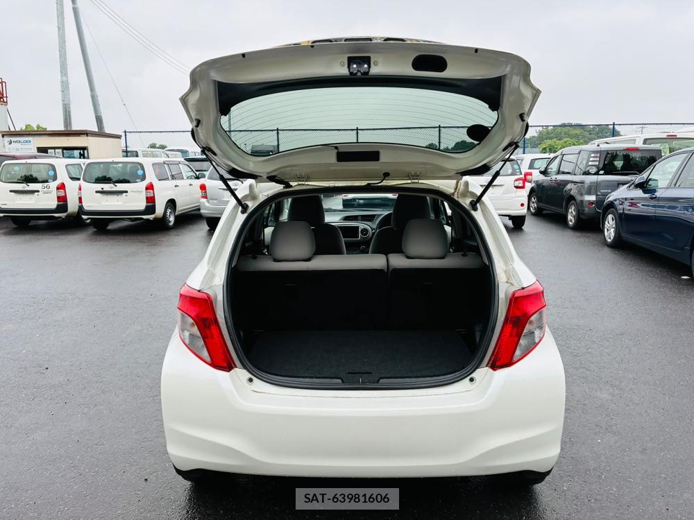 Toyota VITZ 2011-07 7496360-27