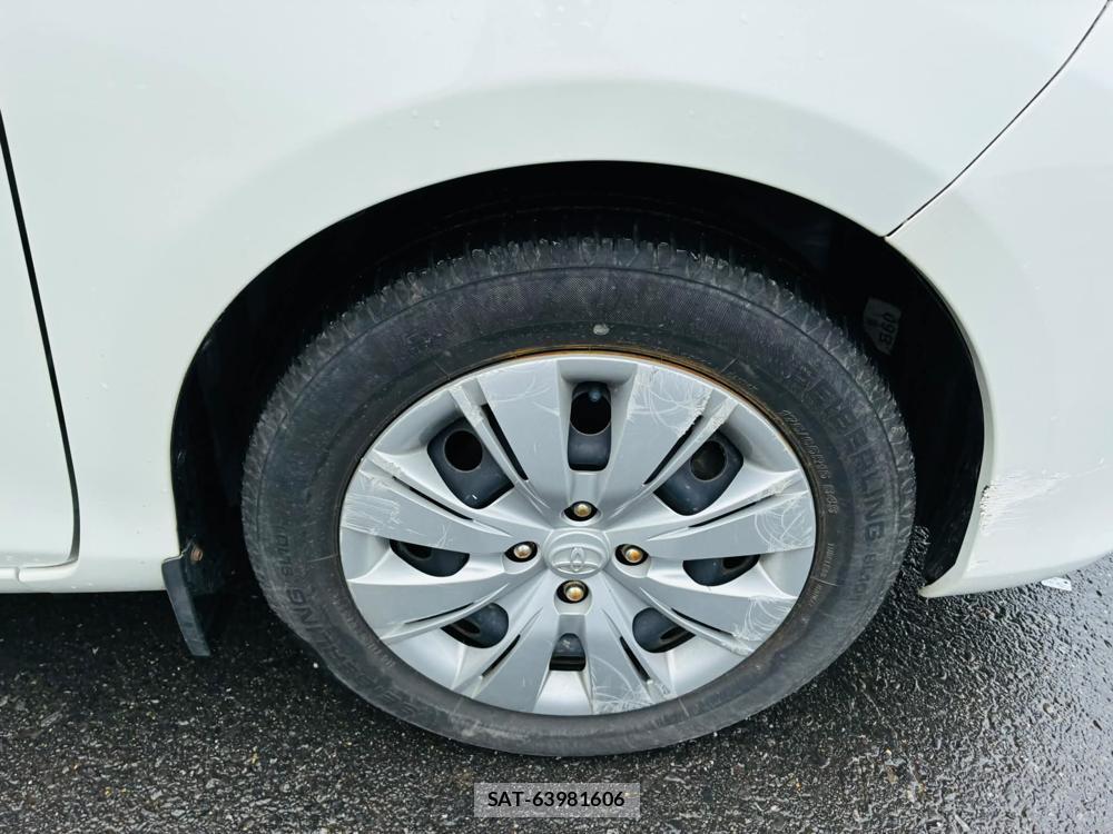 Toyota VITZ 2011-07 7496360-29