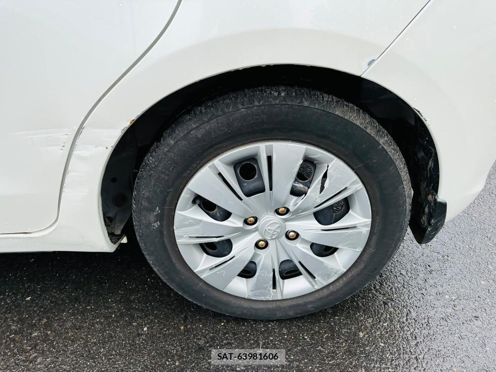 Toyota VITZ 2011-07 7496360-31