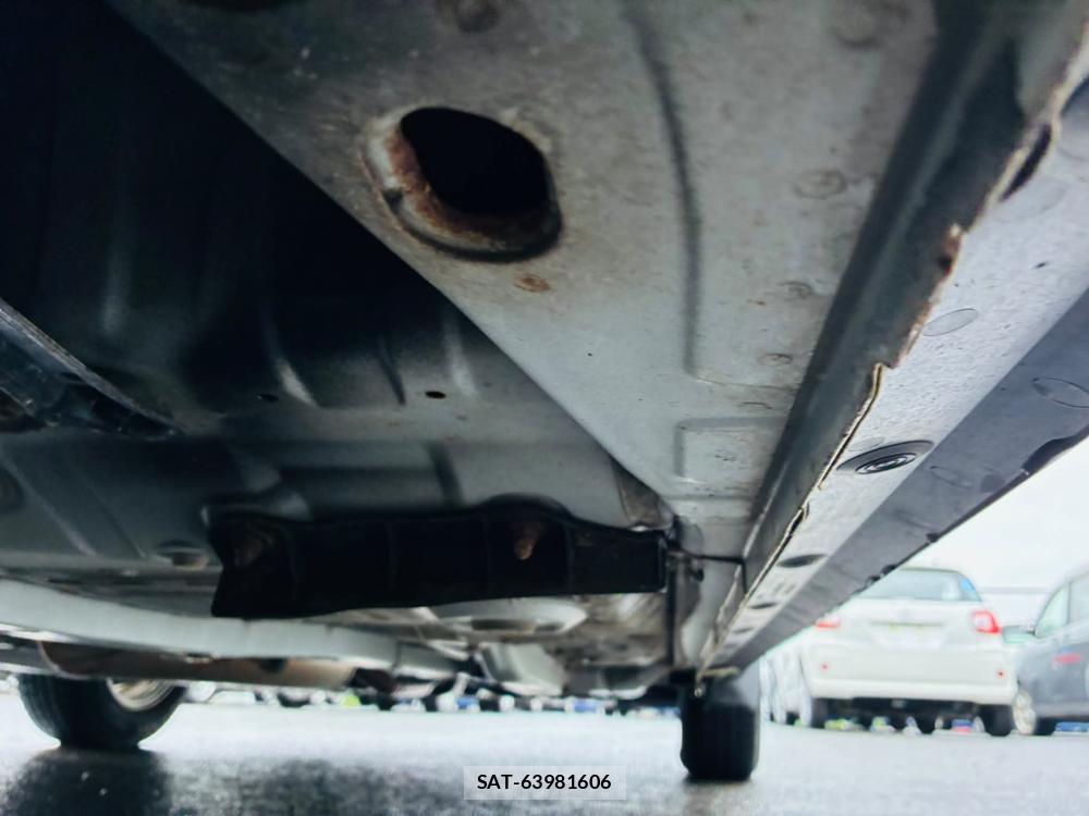 Toyota VITZ 2011-07 7496360-35