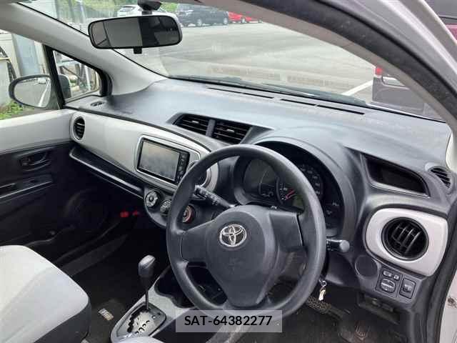 Toyota VITZ 2011-09 7686695-7