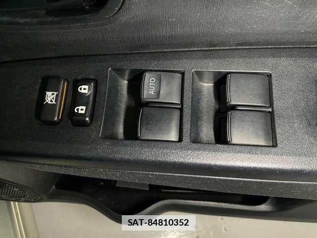Toyota VITZ 2013-08 7790256-14