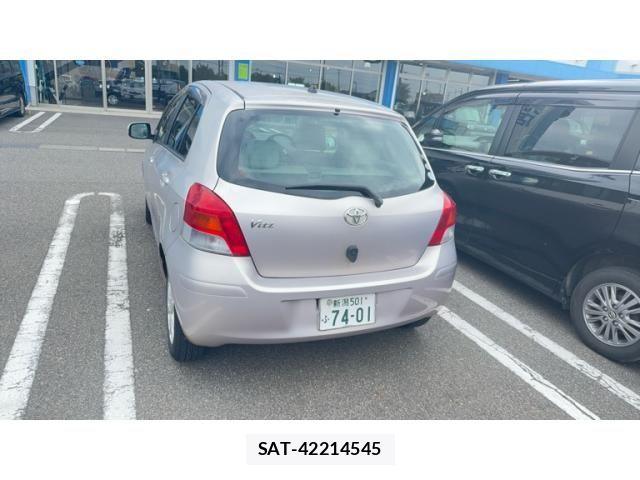 Toyota VITZ 2009-10 7880303-1