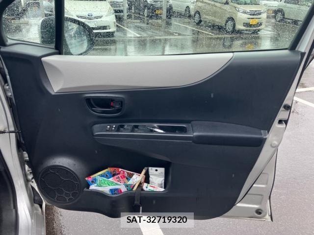 Toyota VITZ 2011-12 7880305-9