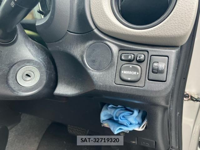 Toyota VITZ 2011-12 7880305-10