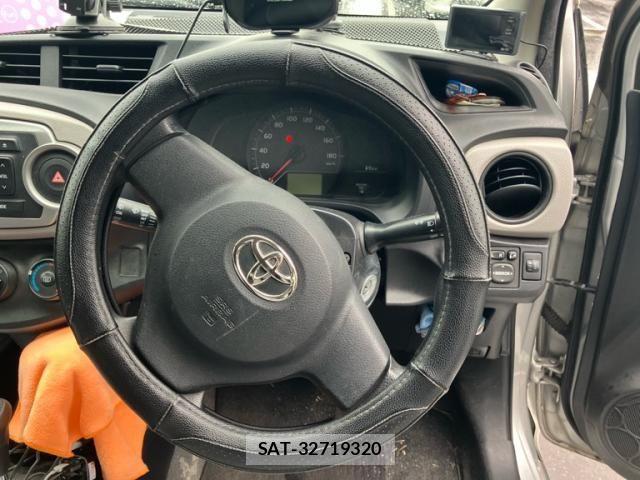 Toyota VITZ 2011-12 7880305-11