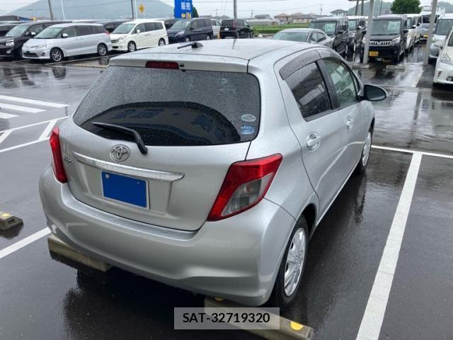 Toyota VITZ 2011-12 7880305-4