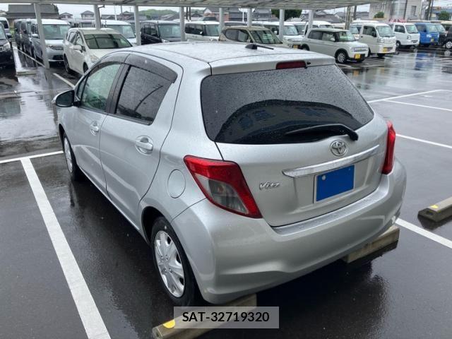 Toyota VITZ 2011-12 7880305-5