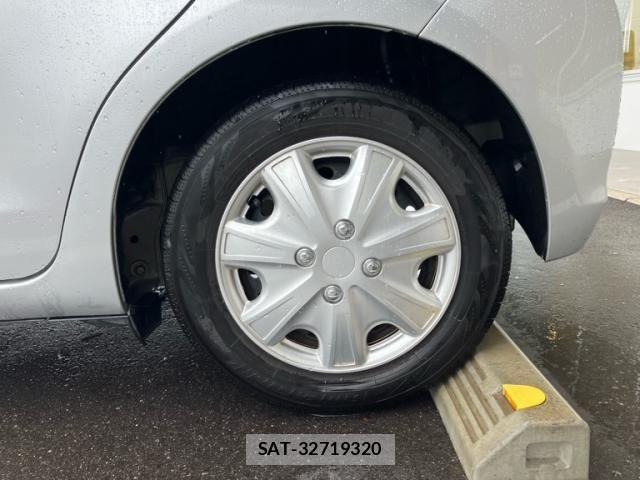 Toyota VITZ 2011-12 7880305-7