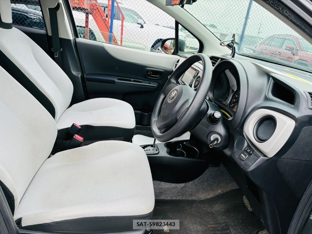 Toyota VITZ 2011-08 7780258-11