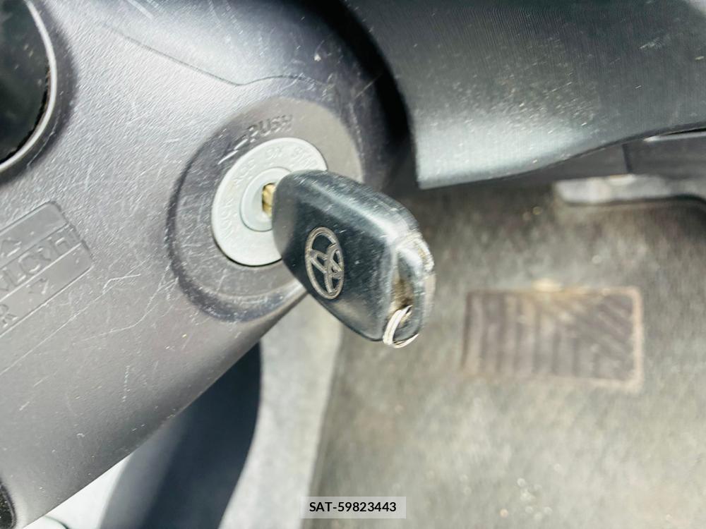 Toyota VITZ 2011-08 7780258-16