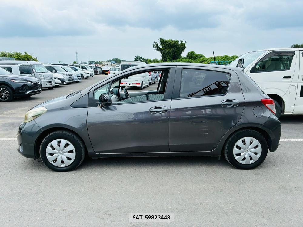 Toyota VITZ 2011-08 7780258-1