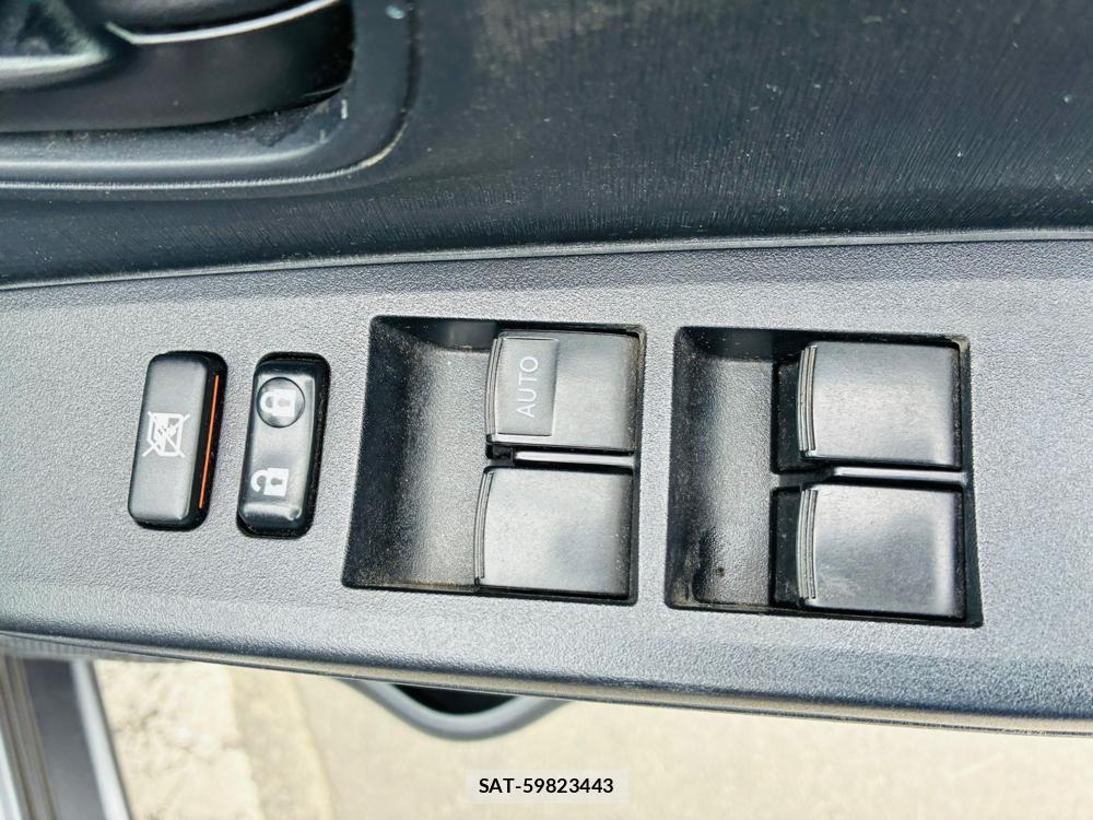 Toyota VITZ 2011-08 7780258-22