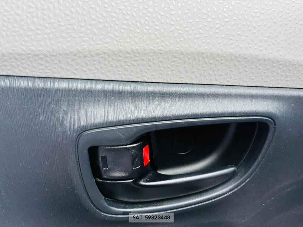 Toyota VITZ 2011-08 7780258-23