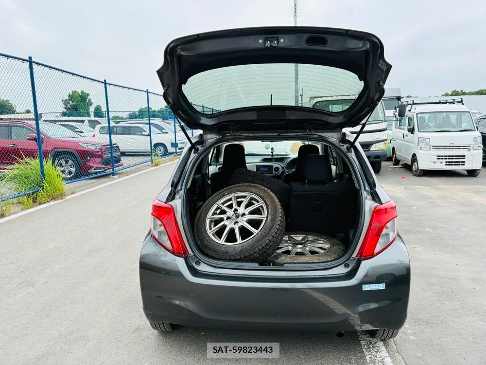Toyota VITZ 2011-08 7780258-27