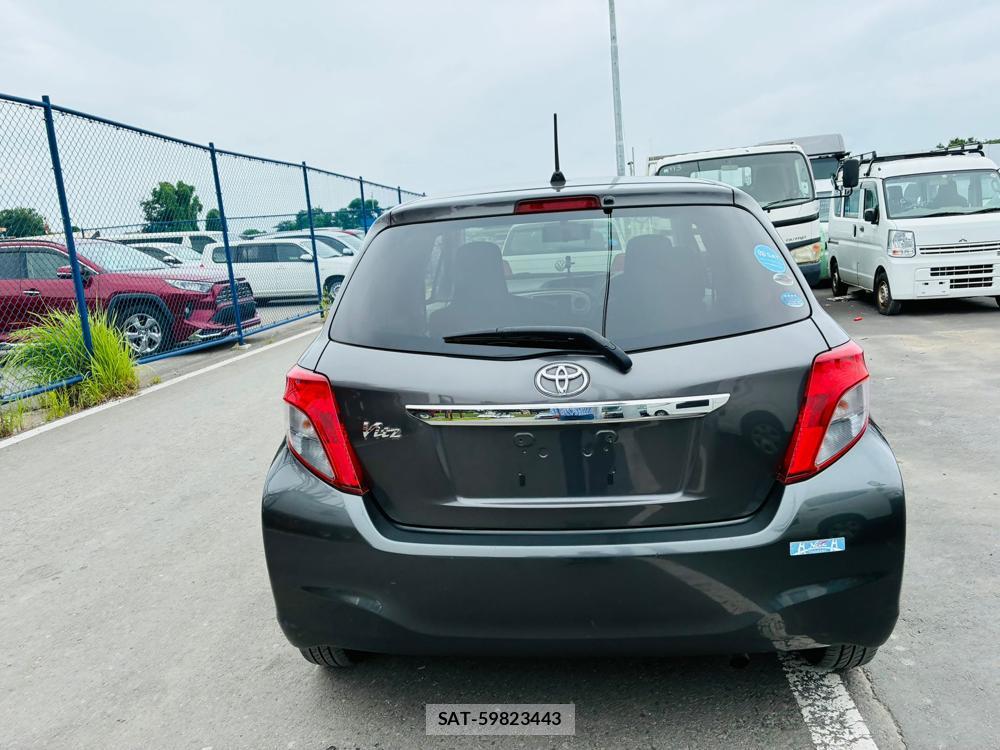 Toyota VITZ 2011-08 7780258-3