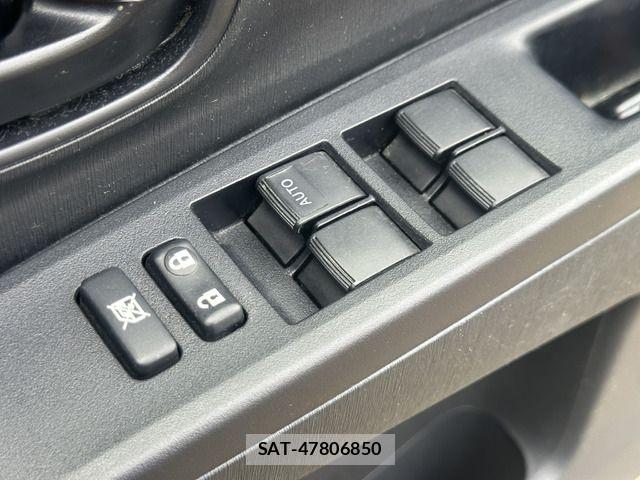 Toyota VITZ 2012-04 7880302-17