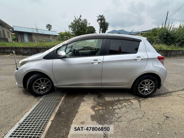 Toyota VITZ 2012-04 7880302-3