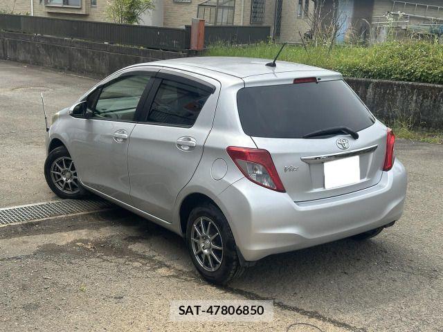 Toyota VITZ 2012-04 7880302-4