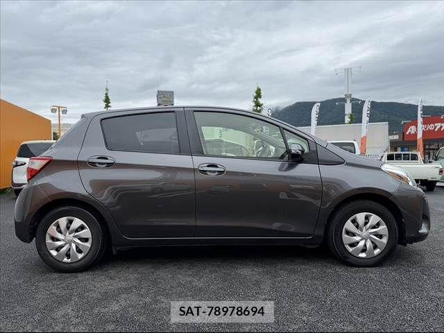 Toyota VITZ 2018-01 7903591-11