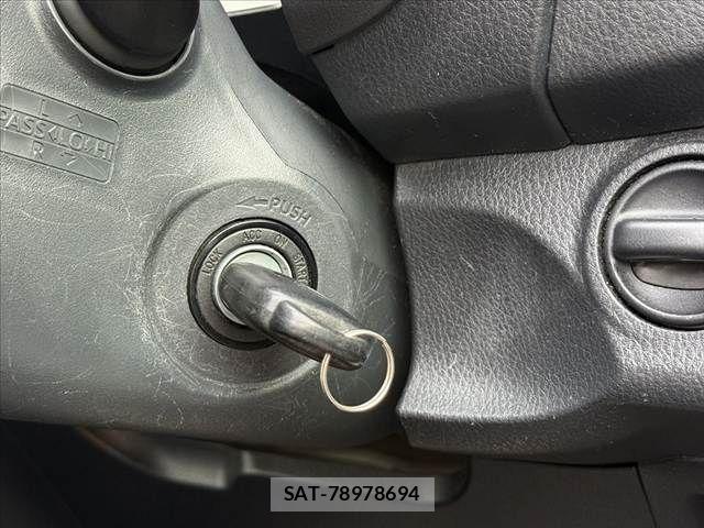 Toyota VITZ 2018-01 7903591-22
