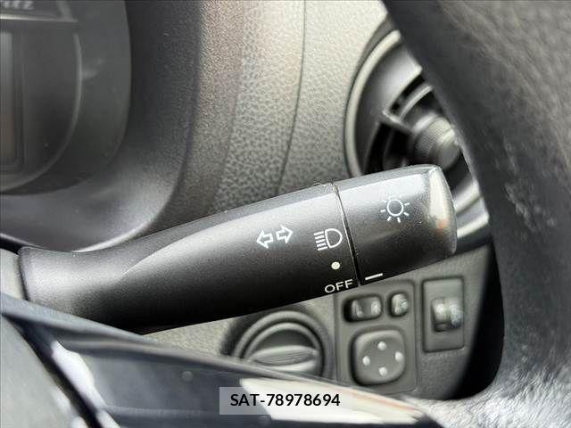 Toyota VITZ 2018-01 7903591-25