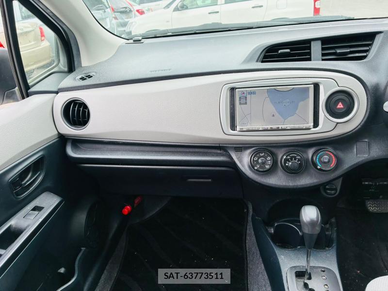 Toyota VITZ 2011-06 7749329-17