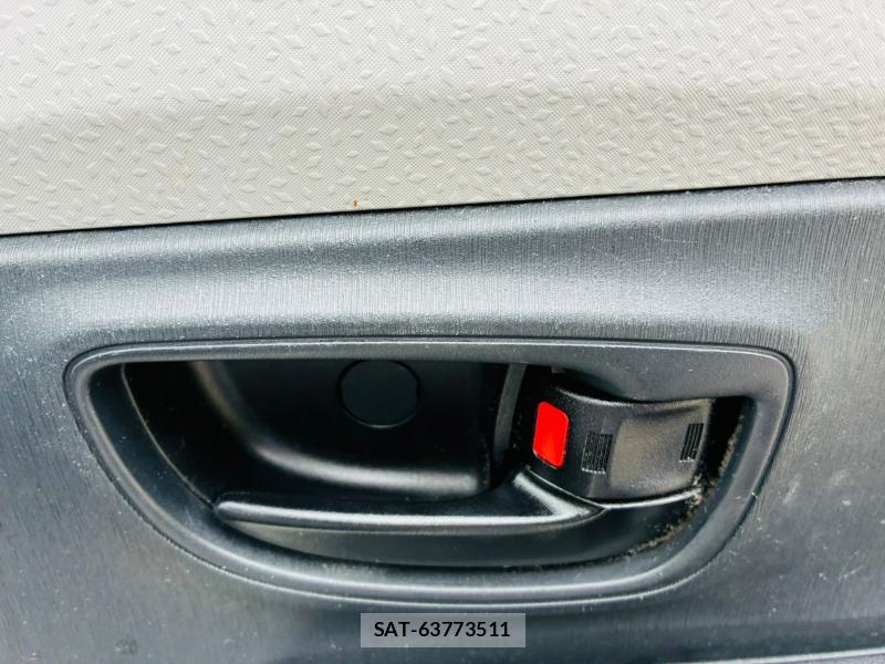 Toyota VITZ 2011-06 7749329-20