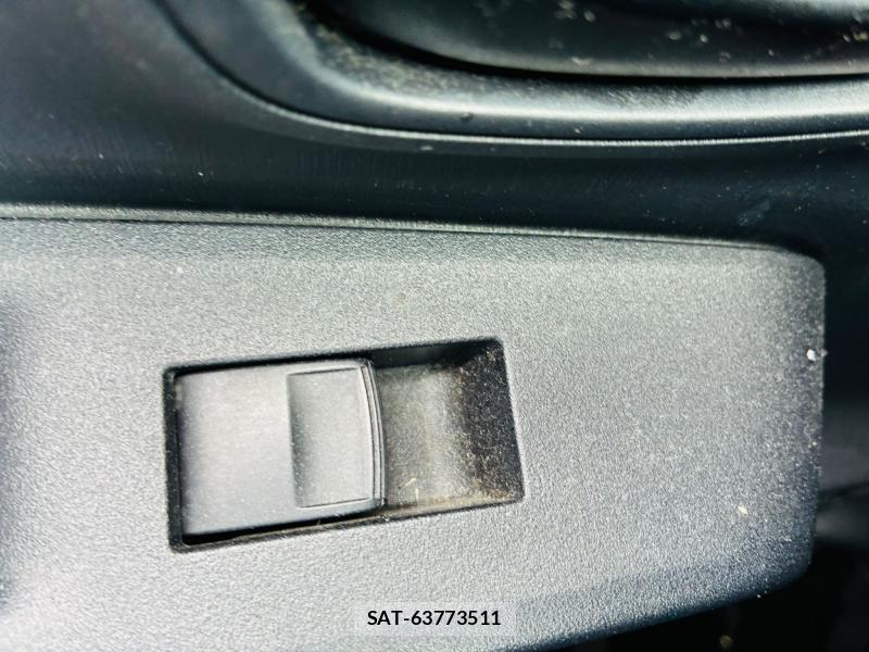 Toyota VITZ 2011-06 7749329-23