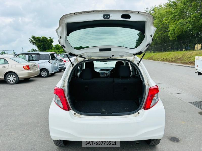 Toyota VITZ 2011-06 7749329-25