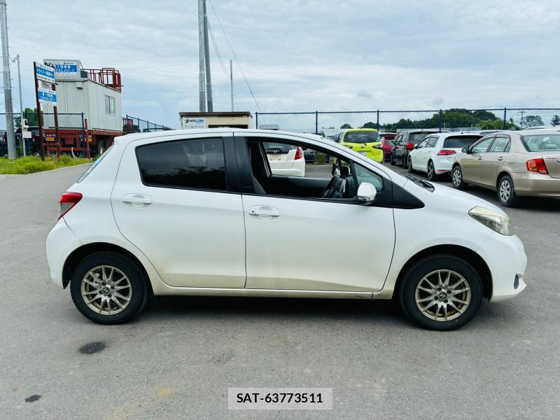 Toyota VITZ 2011-06 7749329-5