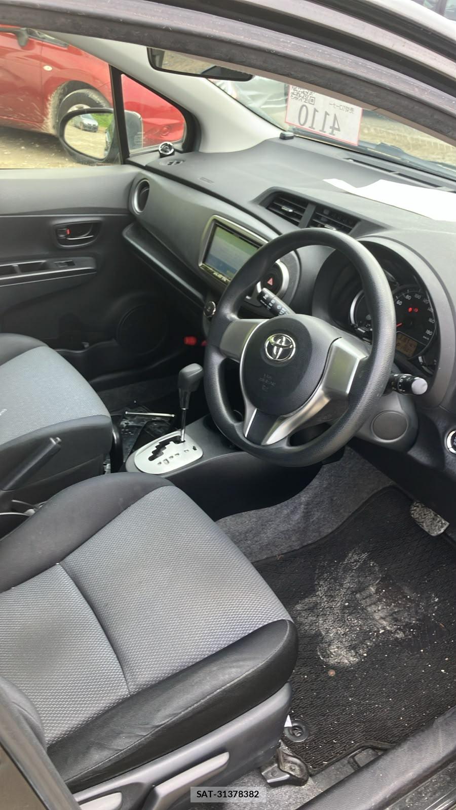 Toyota VITZ 2013-12 7749324-11