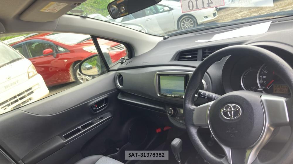 Toyota VITZ 2013-12 7749324-15