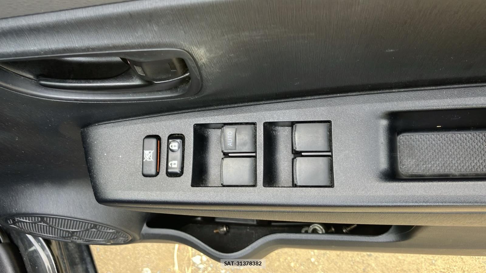 Toyota VITZ 2013-12 7749324-18
