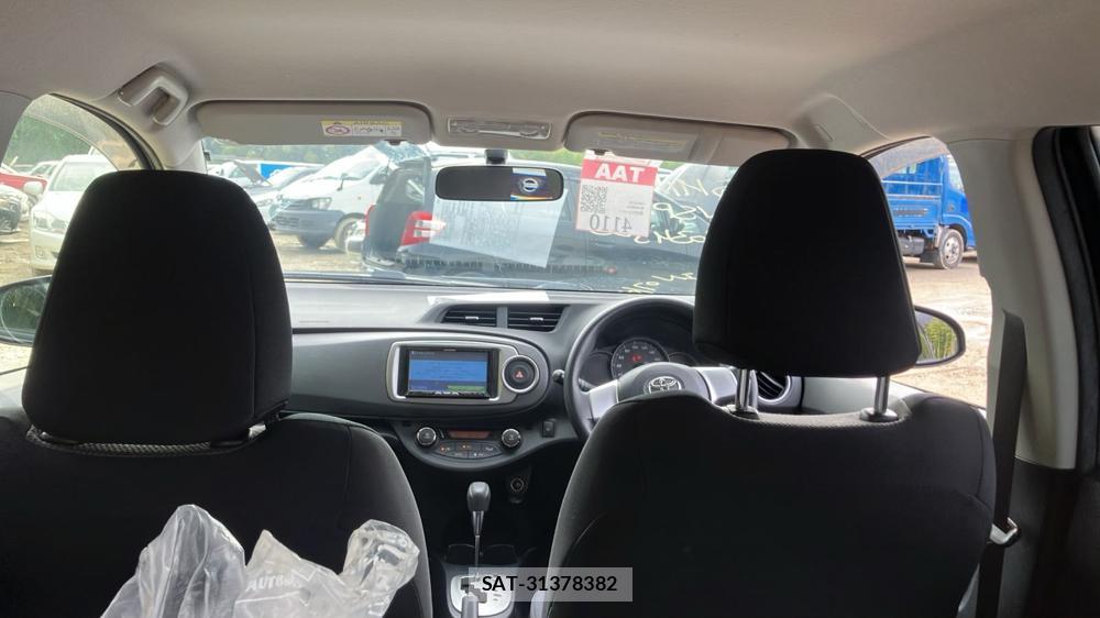 Toyota VITZ 2013-12 7749324-20