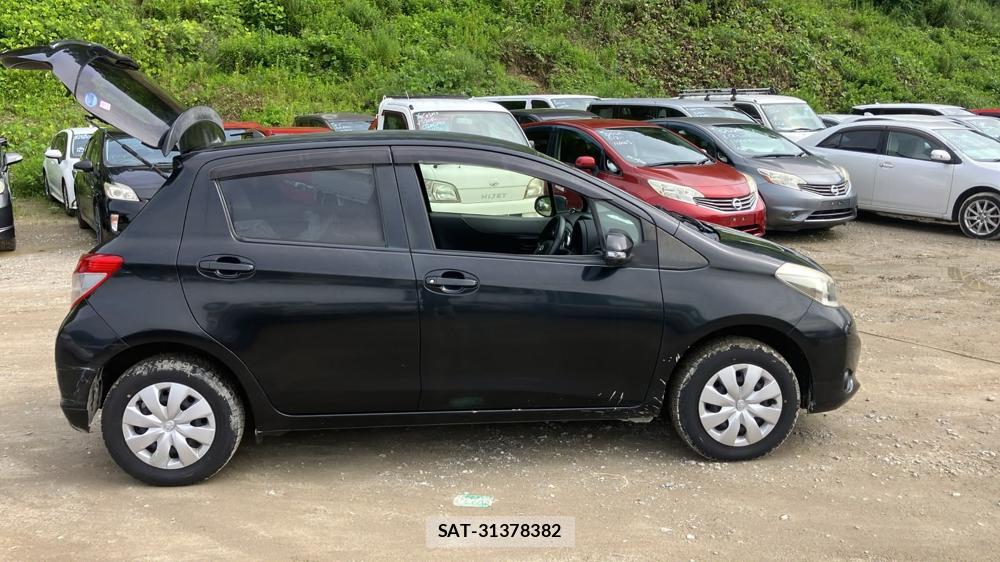 Toyota VITZ 2013-12 7749324-5