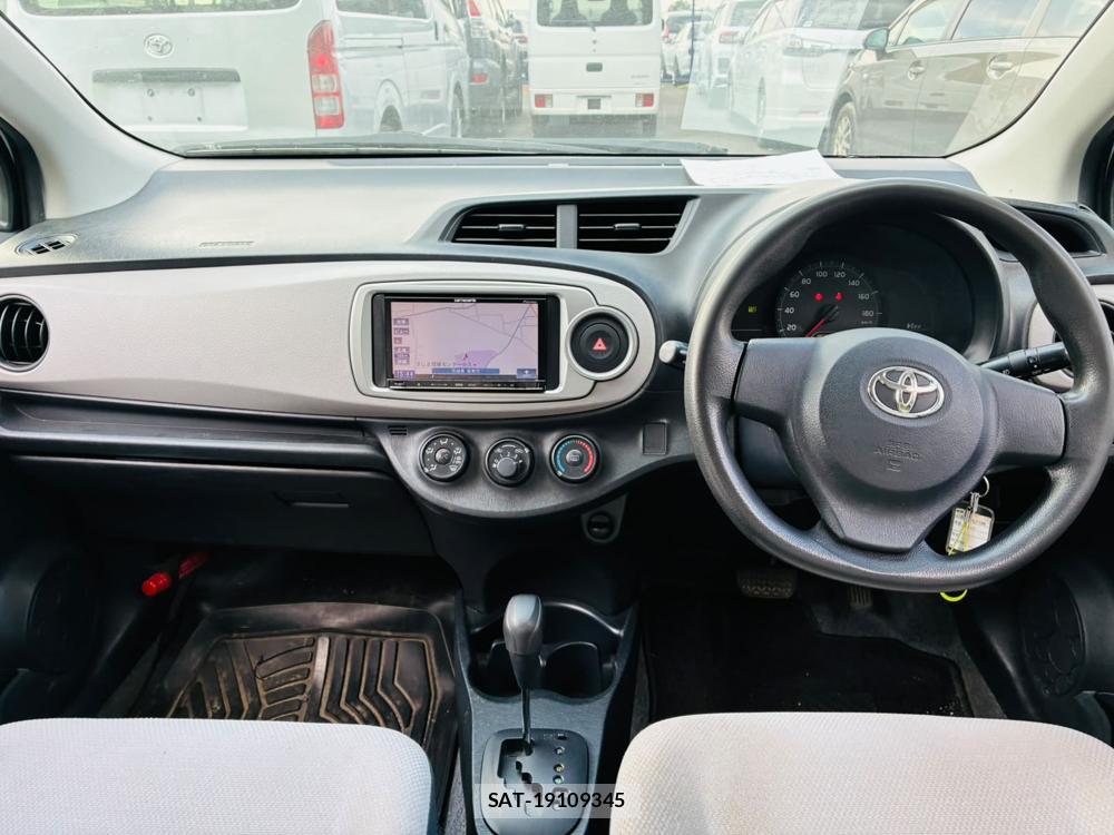 Toyota VITZ 2011 7686698-12