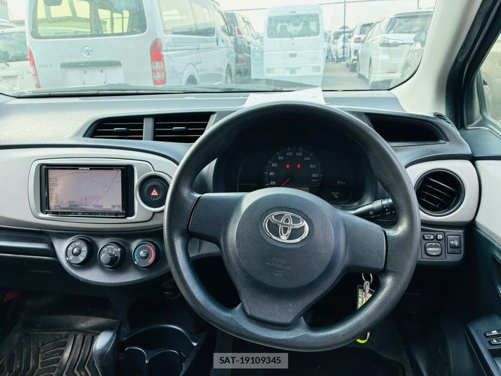 Toyota VITZ 2011 7686698-13