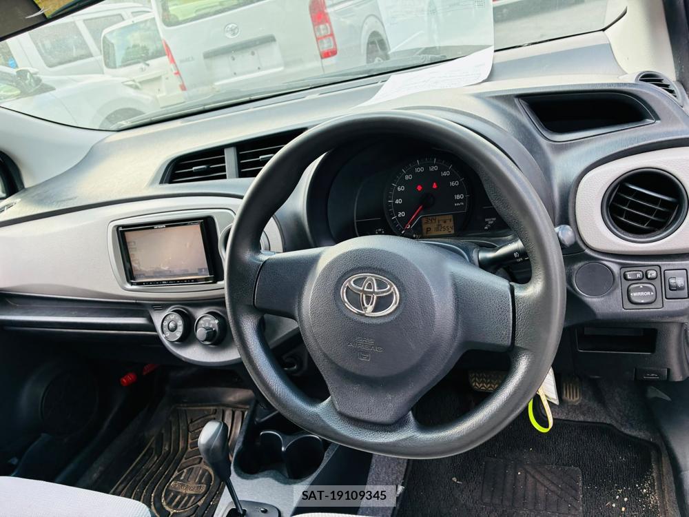 Toyota VITZ 2011 7686698-14