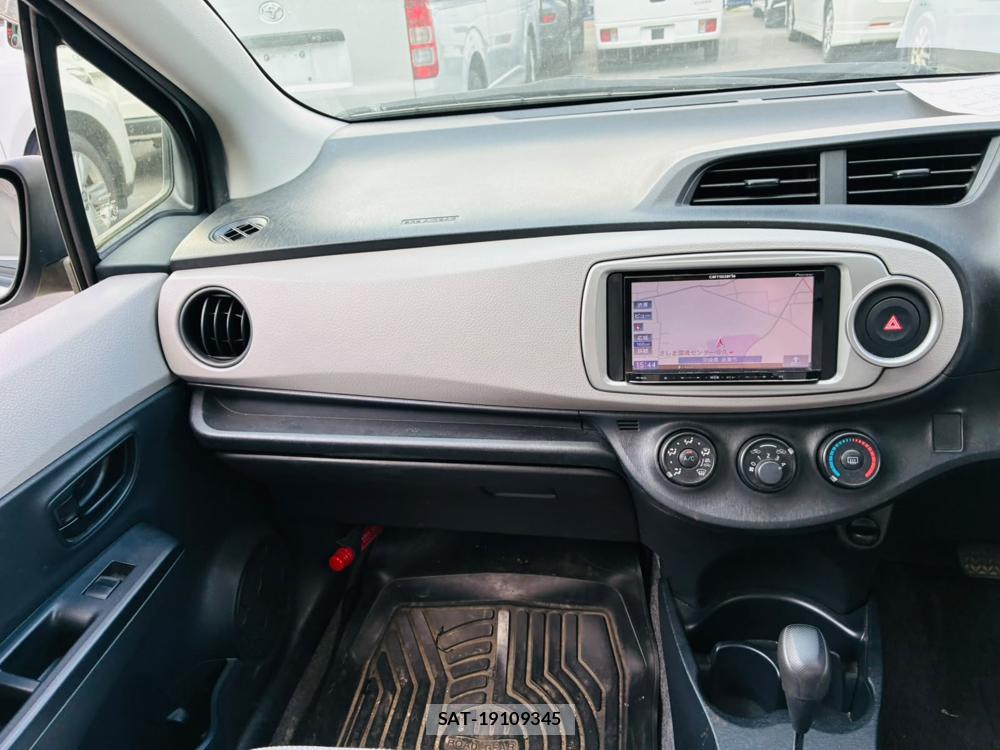 Toyota VITZ 2011 7686698-17