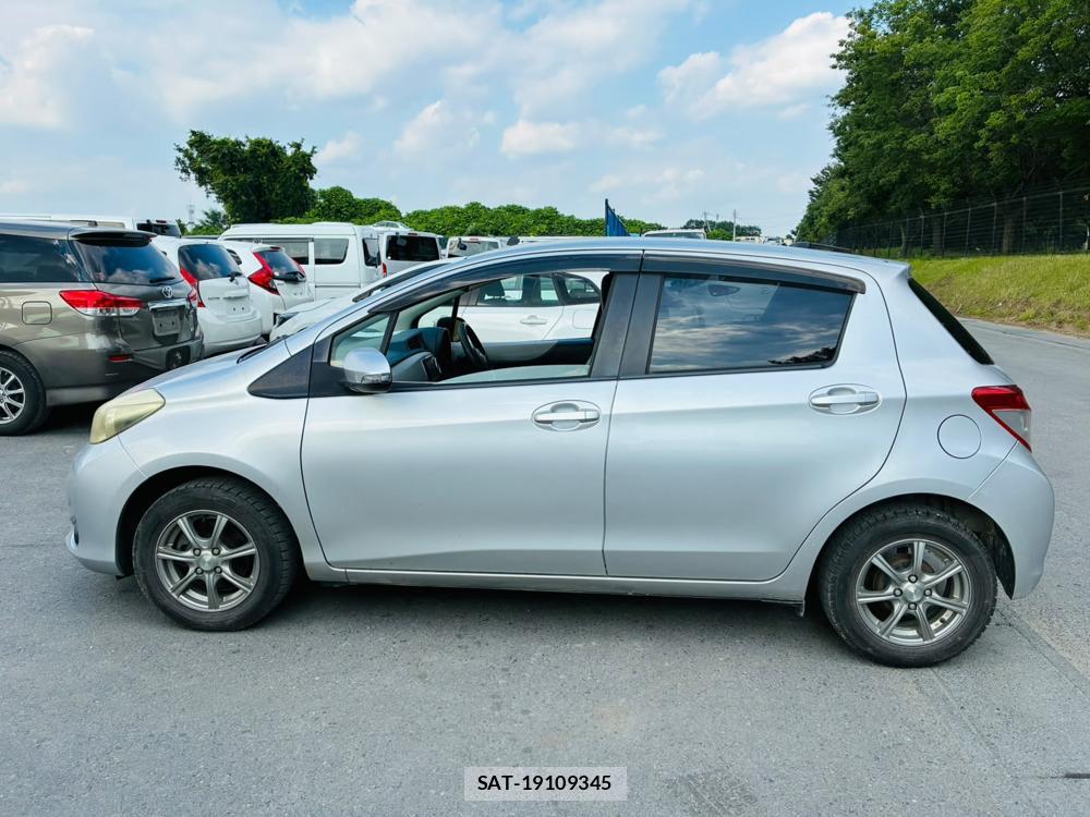 Toyota VITZ 2011 7686698-1